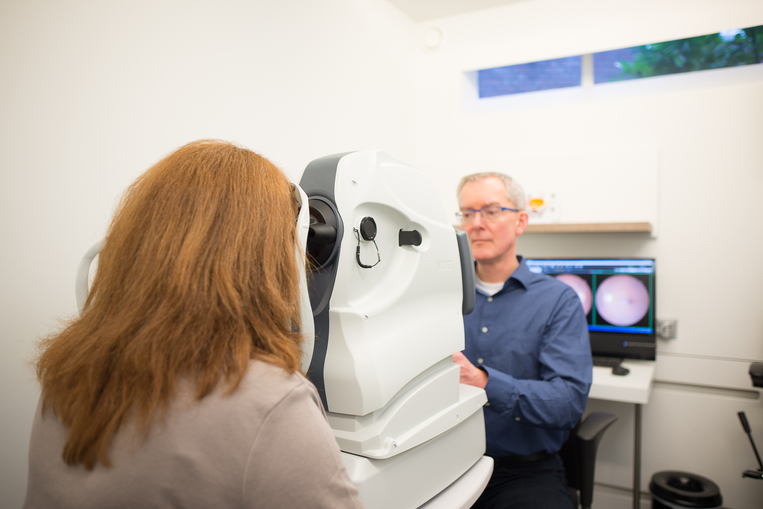 Wij maken een netvliesfoto en een CT-scan van je oog met de modernste apparatuur.